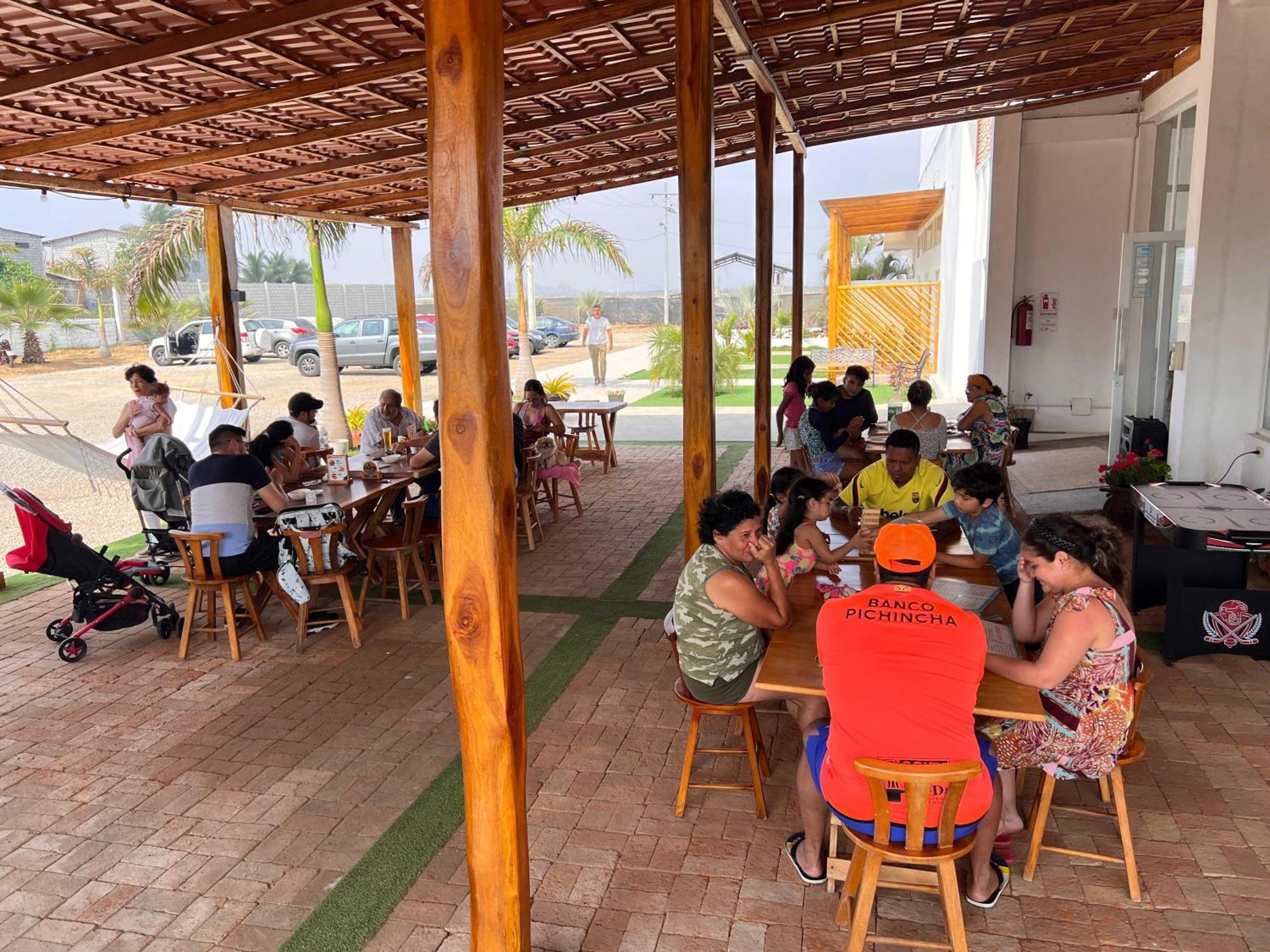 Ohana Beach Hotel Playas Eksteriør billede