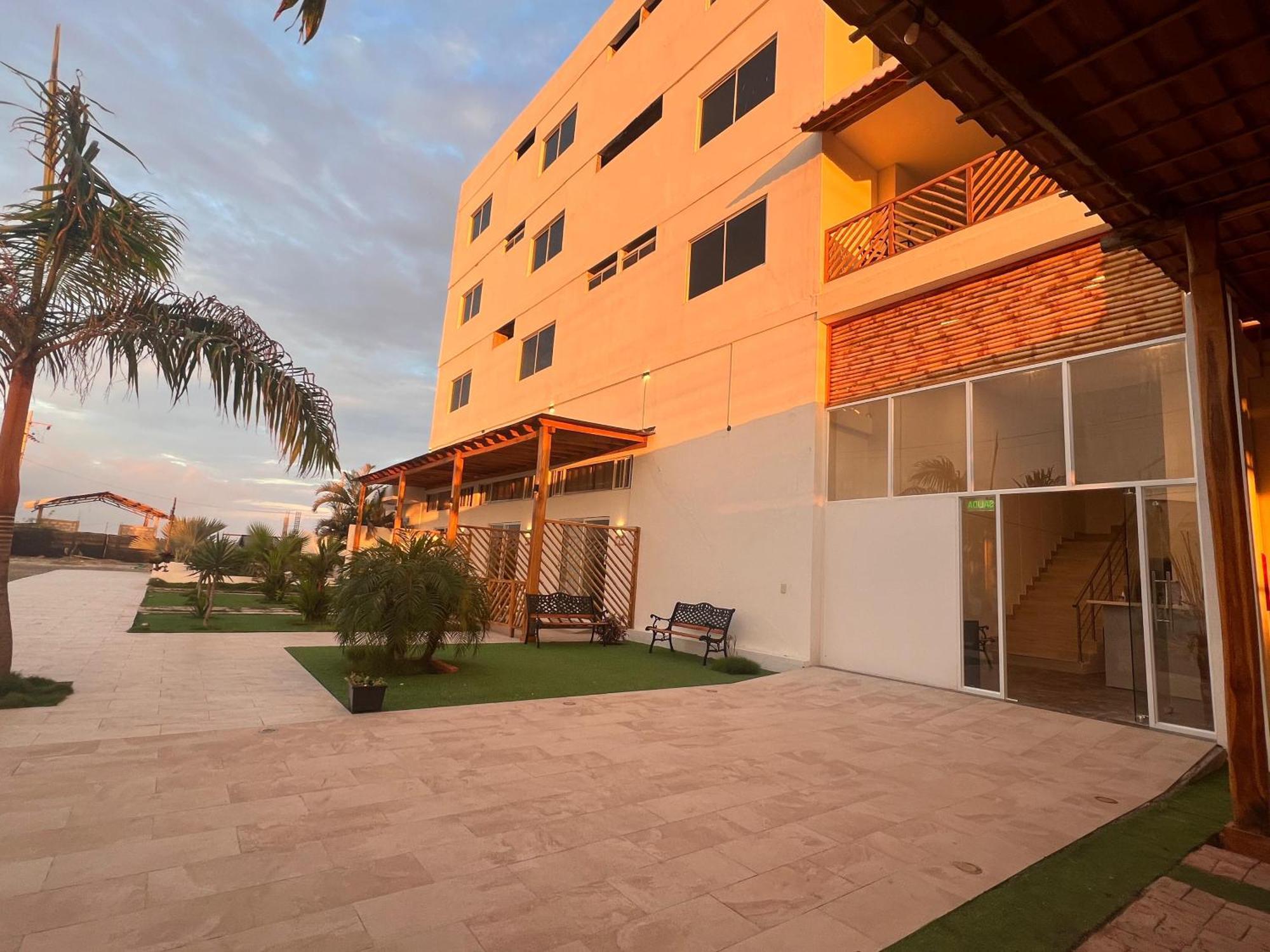 Ohana Beach Hotel Playas Eksteriør billede
